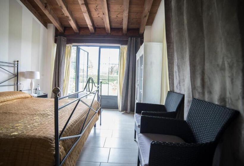 Трехместный Номер Стандарт Вид на Сад, Villa Franca In Franciacorta