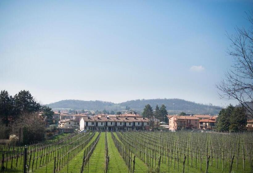 Трехместный Номер Стандарт Вид на Сад, Villa Franca In Franciacorta
