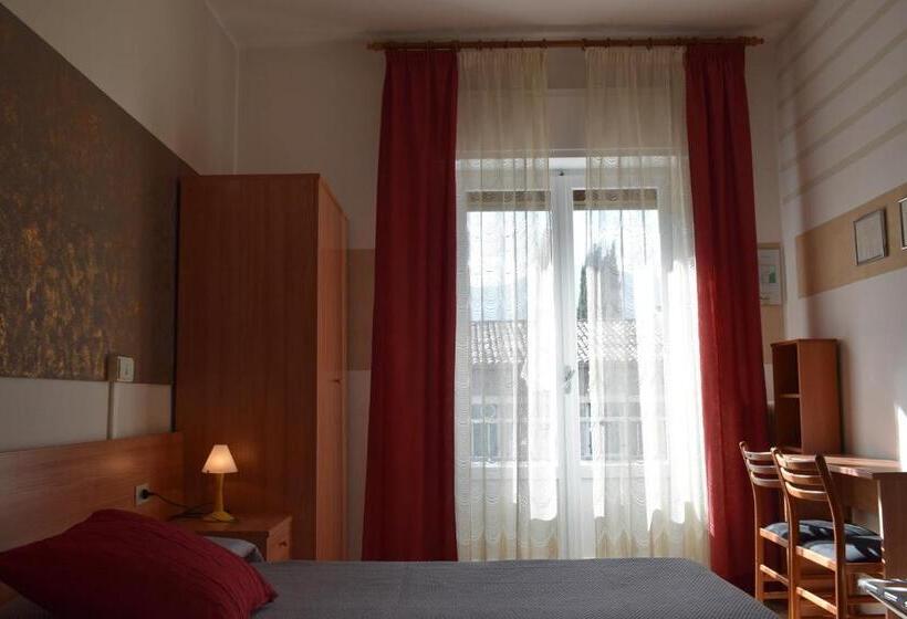 Номер Стандарт с Балконом, Albergo Al Pescatore