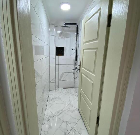 اتاق لوکس با چشم‌انداز دریا, Marina