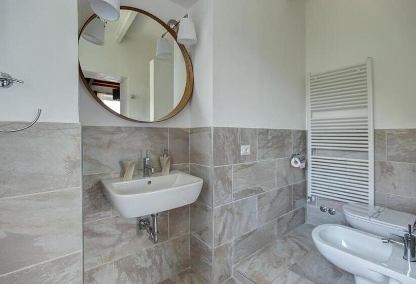 Полулюкс, Essentia Guest House