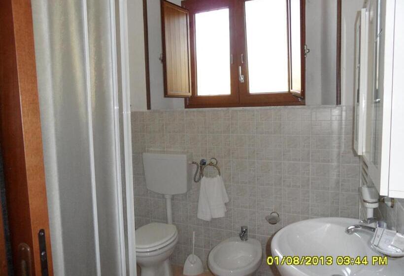 Трехместный Номер Стандарт Вид на Сад, Bed & Breakfast Garrupa