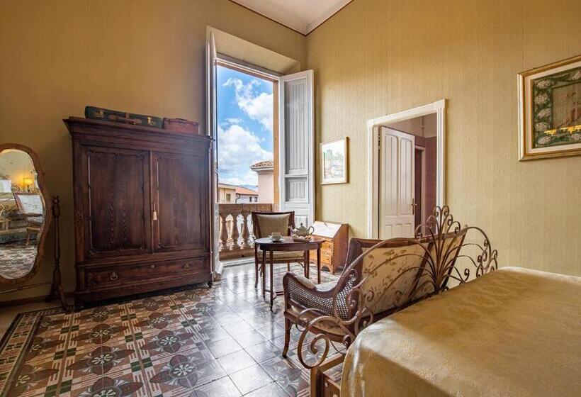 اتاق استاندارد چهار تخته, Palazzo Santa Caterina