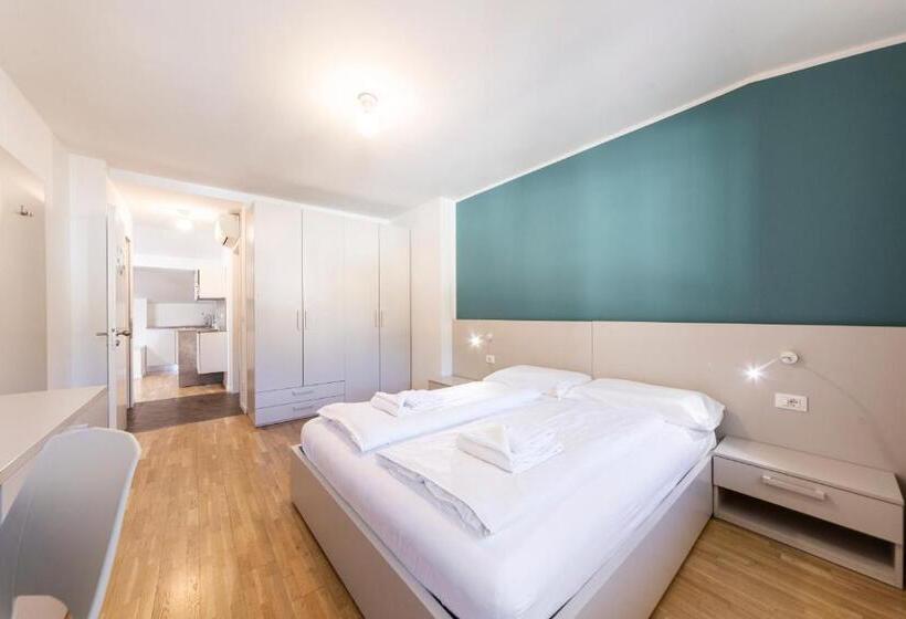 استودیوی استاندارد, Stay Cooper L Capitol Rooms