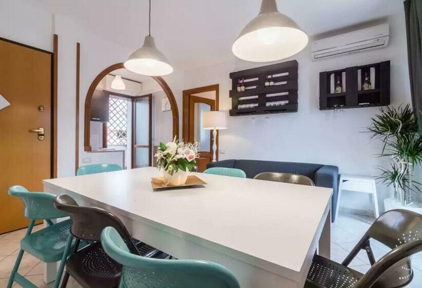 Трехместный Номер Стандарт с Балконом, Spritz Bed & Breakfast