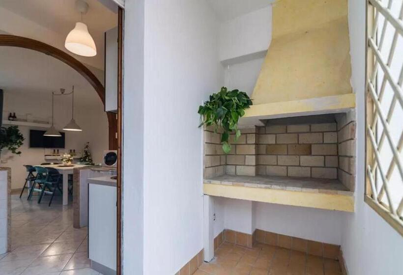 Трехместный Номер Стандарт с Балконом, Spritz Bed & Breakfast
