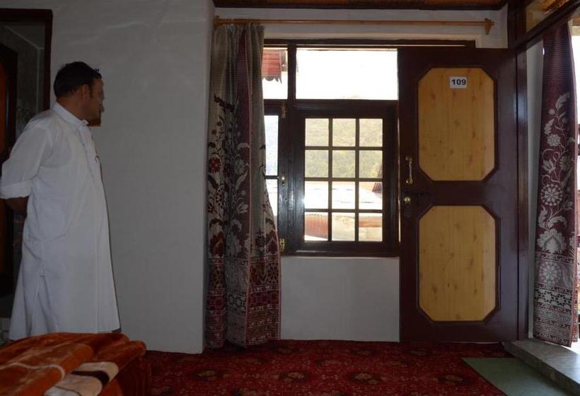 디럭스 룸, Howrah Guest House