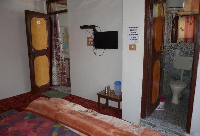 디럭스 룸, Howrah Guest House