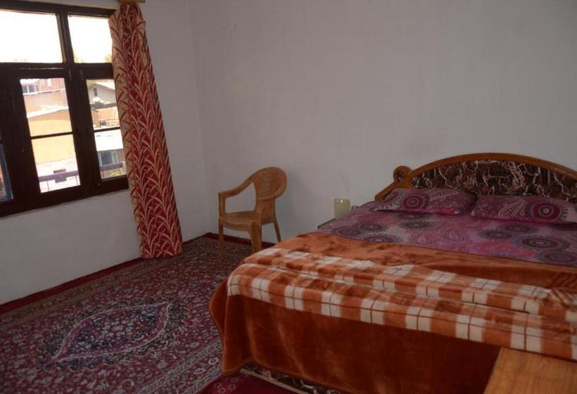 디럭스 룸, Howrah Guest House