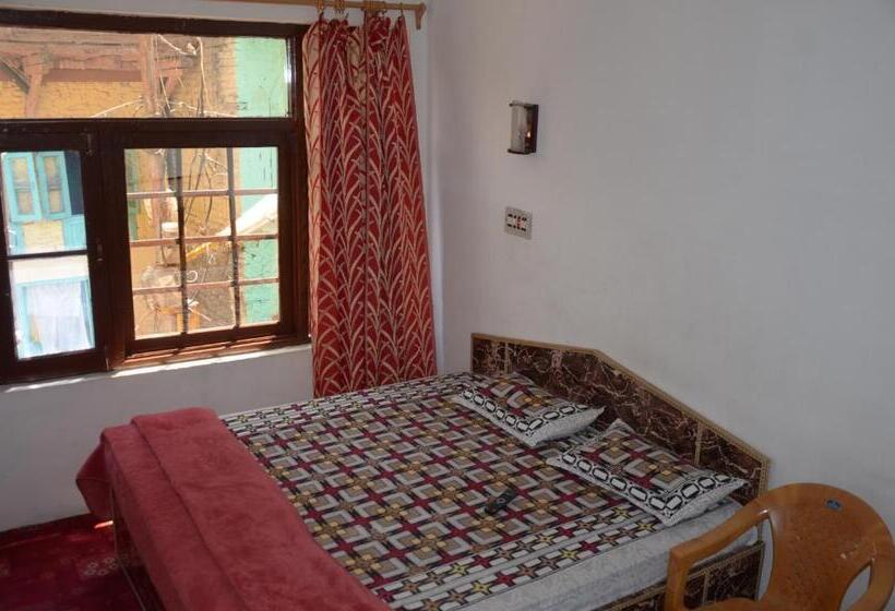 디럭스 룸, Howrah Guest House