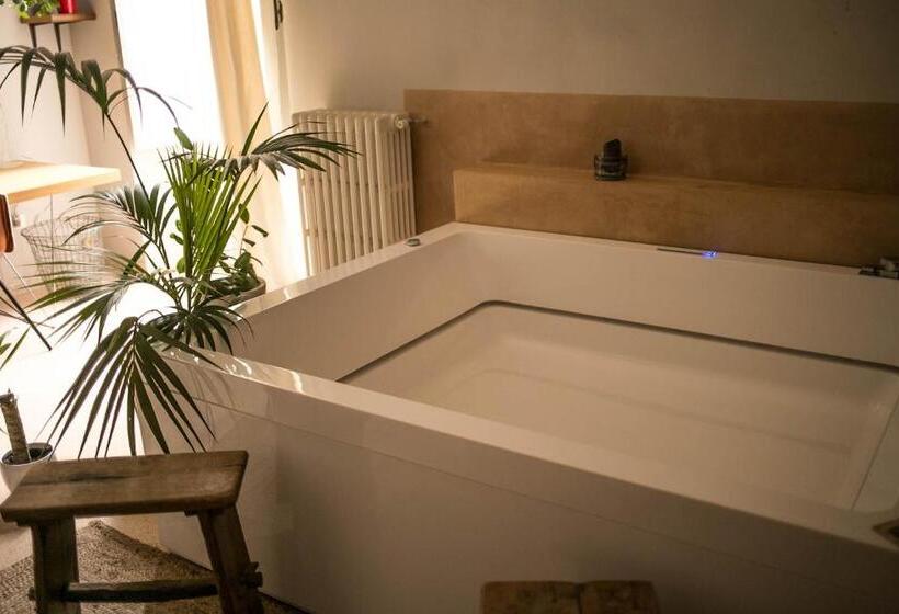 سوییت با استخر, 4 Balconi Rooms Boutique B&b
