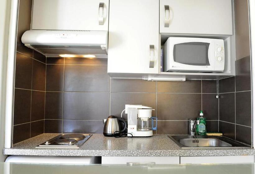 Студио Стандарт с Балконом, & Appartements Gochoki