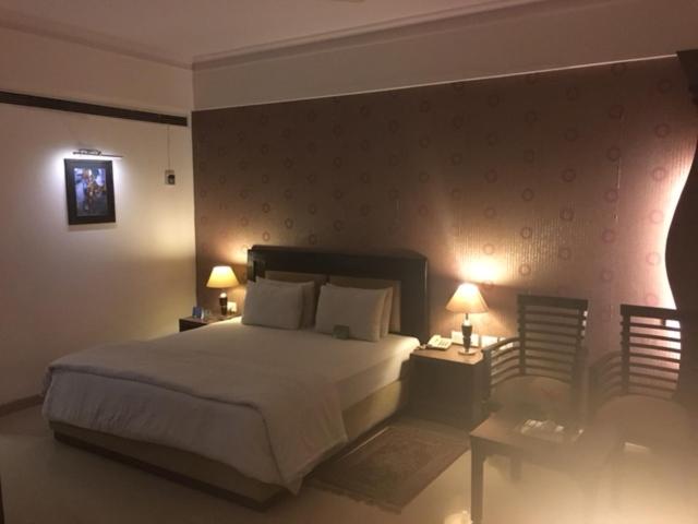 이그제큐티브 트리플, Shiva Oasis Resort