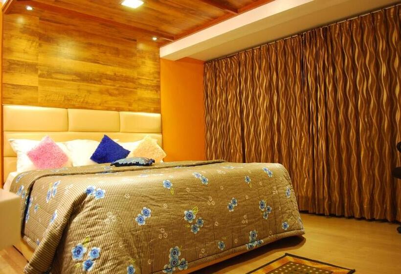 Люкс, Sri Janakiram Hotels