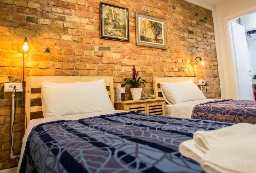 اتاق سوپریور با چشمانداز باغ, B&b Artistic Tirana