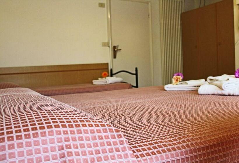 Номер Стандарт Трехместный, B&b Hotel Lina
