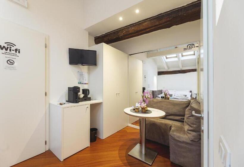 اتاق عادی, Hi Room Vicolo Del Vò