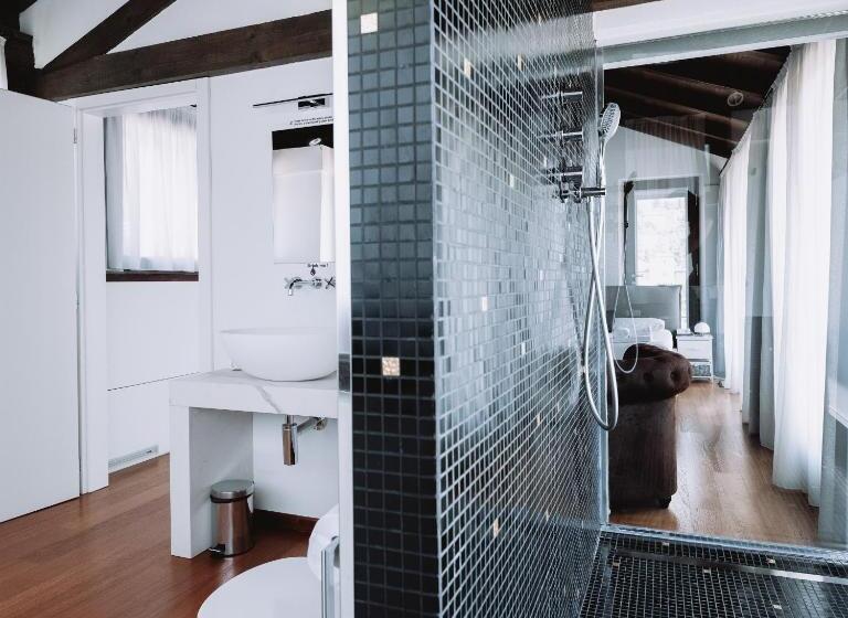 سوییت جونیور, Hi Room Vicolo Del Vò