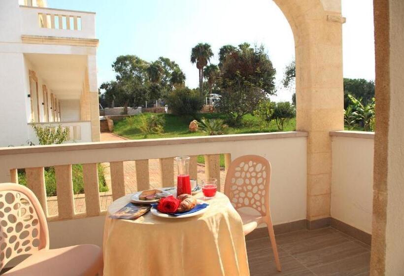 Трехместный Номер Стандарт с Балконом, Eden Resort Country