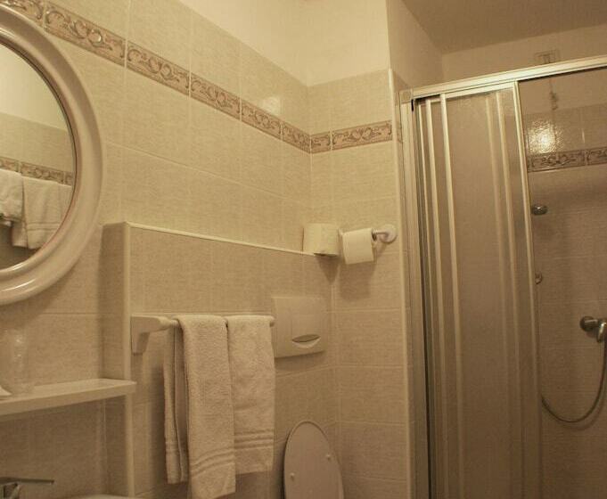 标准间, Albergo Lucia