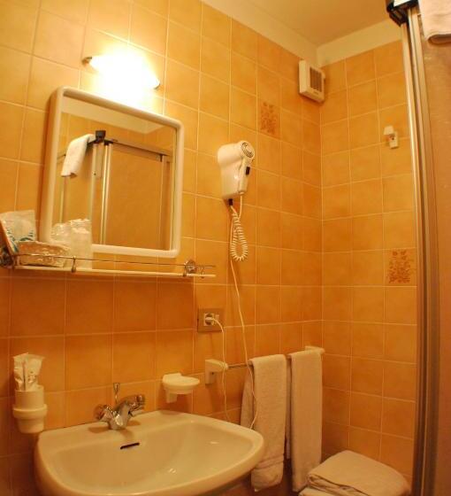 标准间, Albergo Lucia