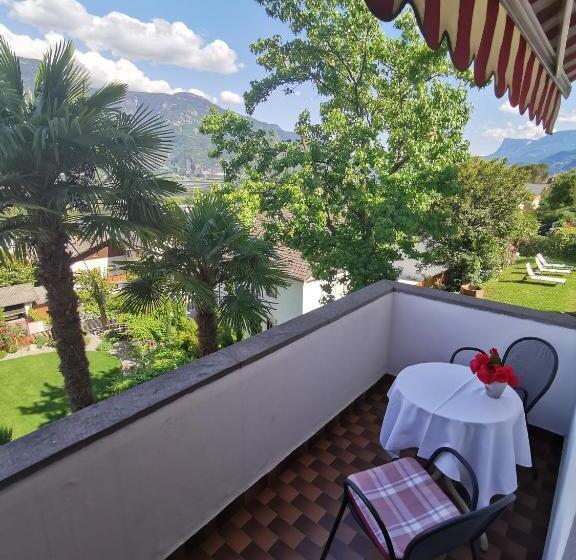 Номер Стандарт с Балконом, Eden Guesthouse