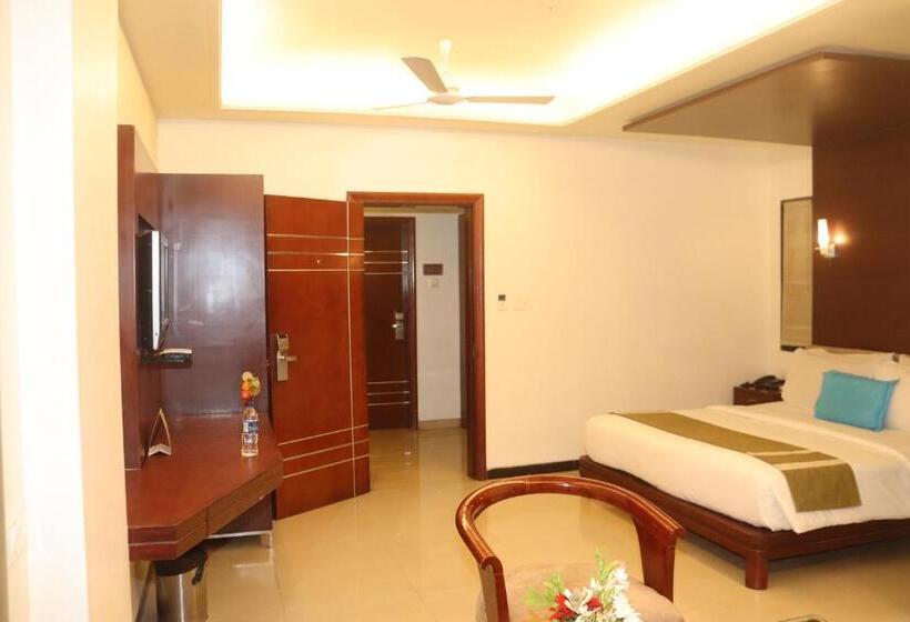 Люкс, Kyriad Hotel Indore By Othpl