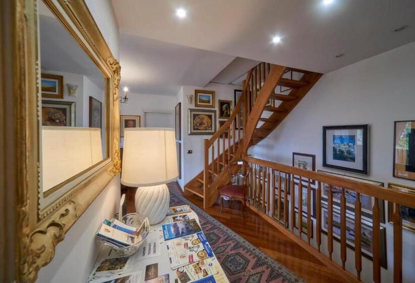 Номер Стандарт, Tosca House