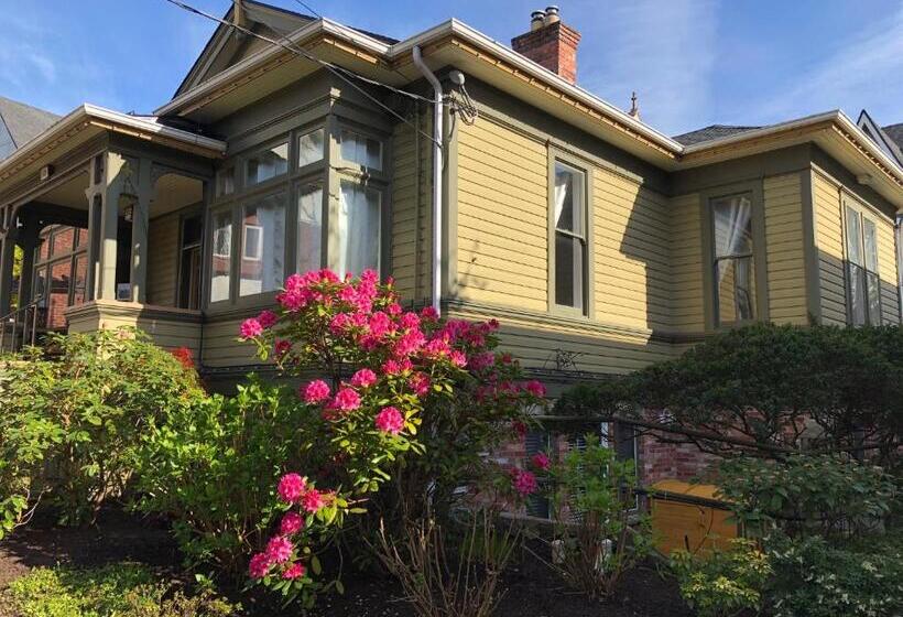 Люкс Повышенной Комфортности, Robert Porter House Inn