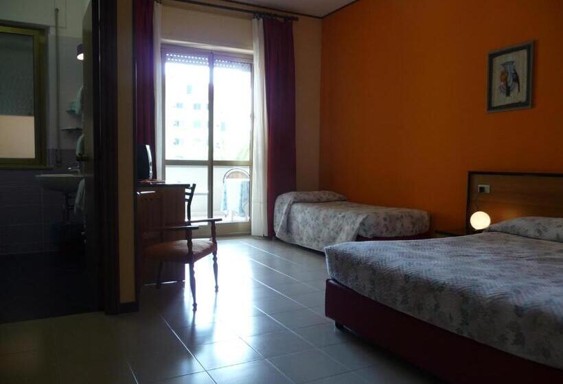 标准三人间, Naxos B&b