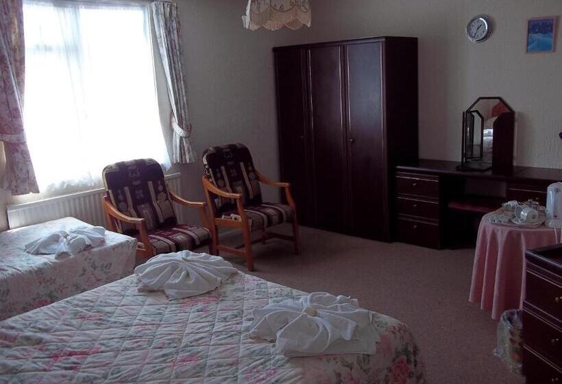 Семейный Номер, Ashley Court Hotel