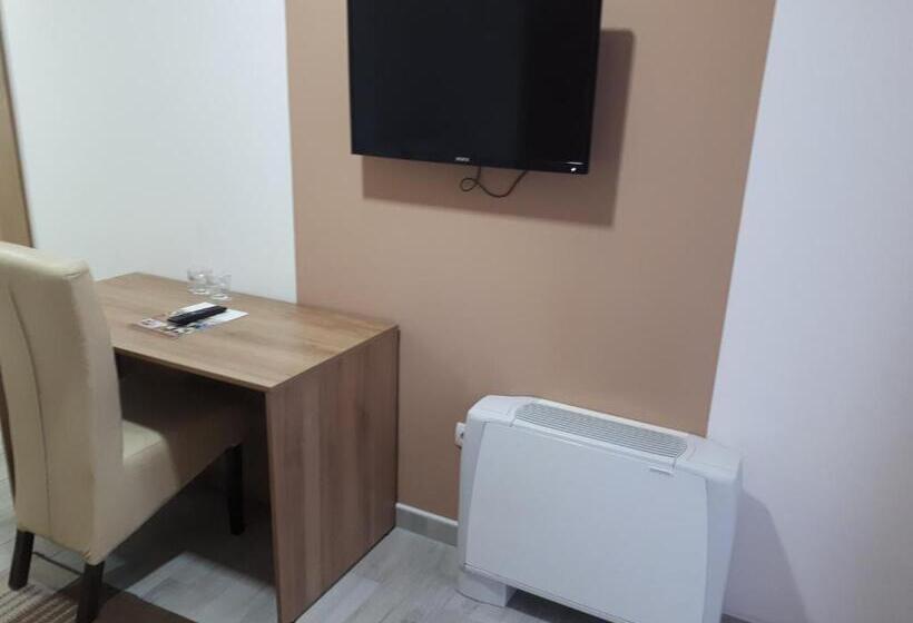 اتاق راحتی یک تخته, Rekic