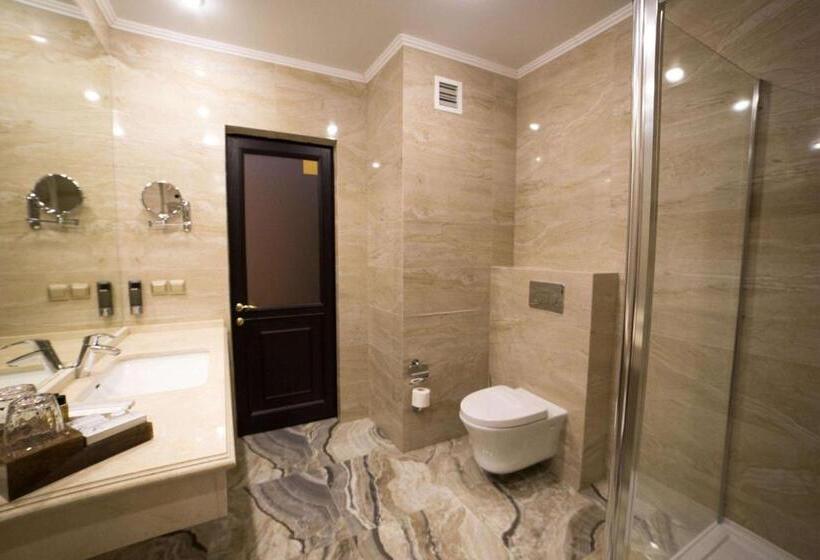 سوئیت جونیور با تخت بزرگ, Best Western Plus Astana