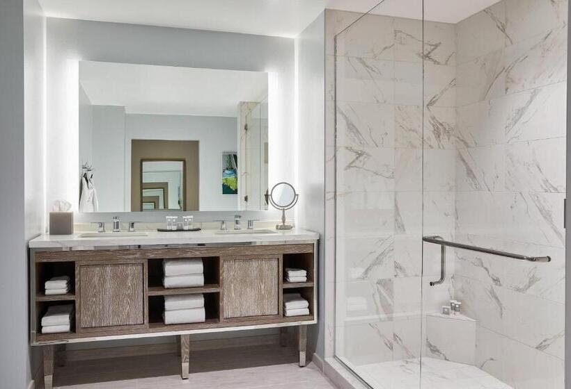 מיטת קינג בסוויטה, Paseo, Autograph Collection