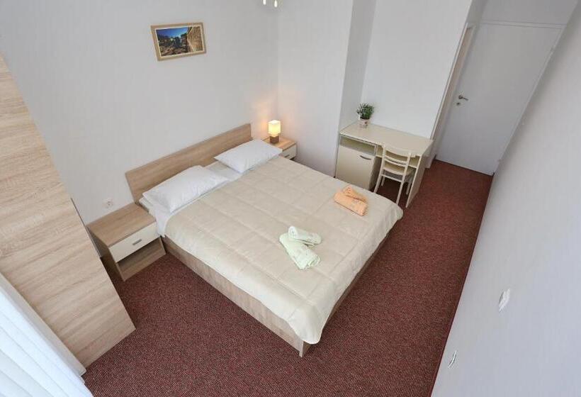Номер Стандарт, Bed&breakfast Nada
