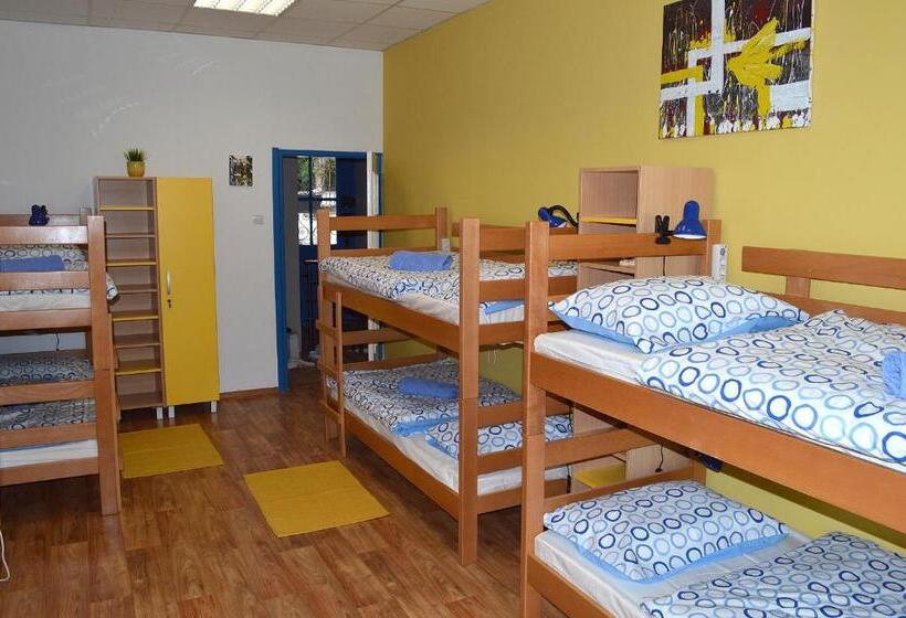 تختخواب در اتاق مشترک, Hostel Fun
