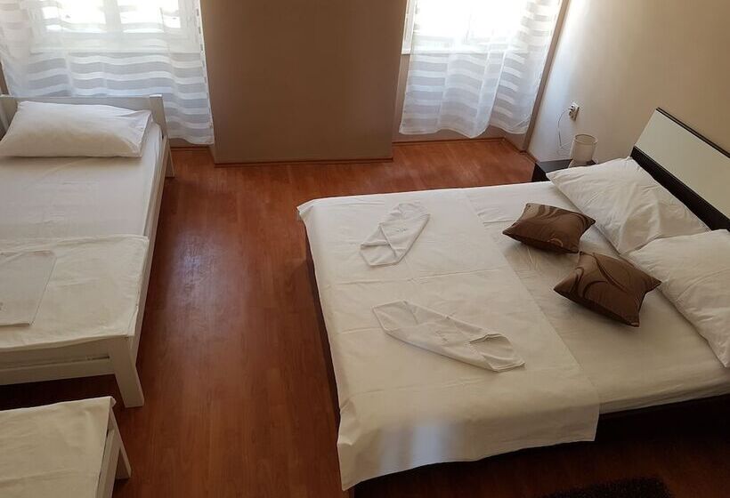 اتاق استاندارد چهارنفره با سرویس بهداشتی مشترک, Hostel Morcic