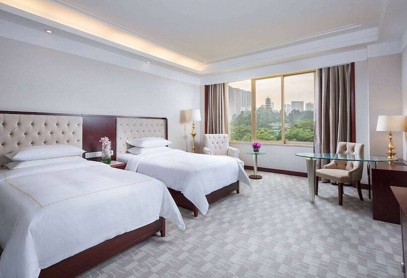 Номер Deluxe, Ramada Shenzhen Baoan