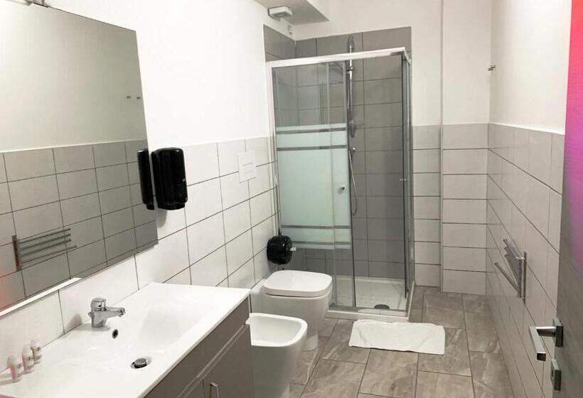 اتاق استاندارد سه نفره, Residence R&b Tyrrhenum