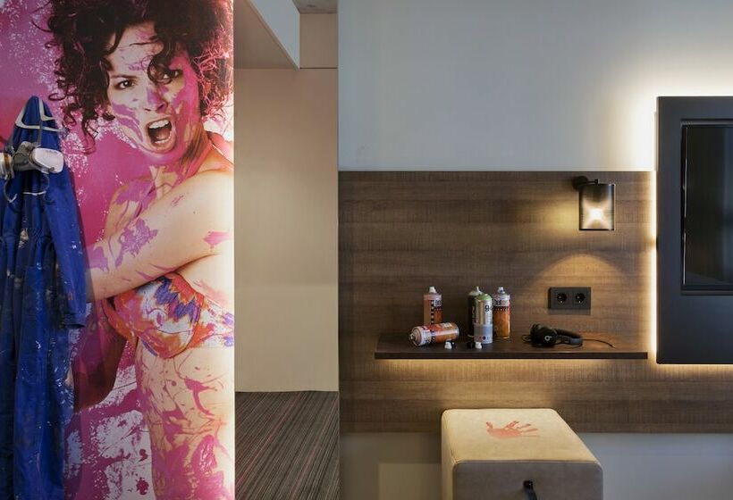 Номер Стандарт, Moxy Frankfurt East