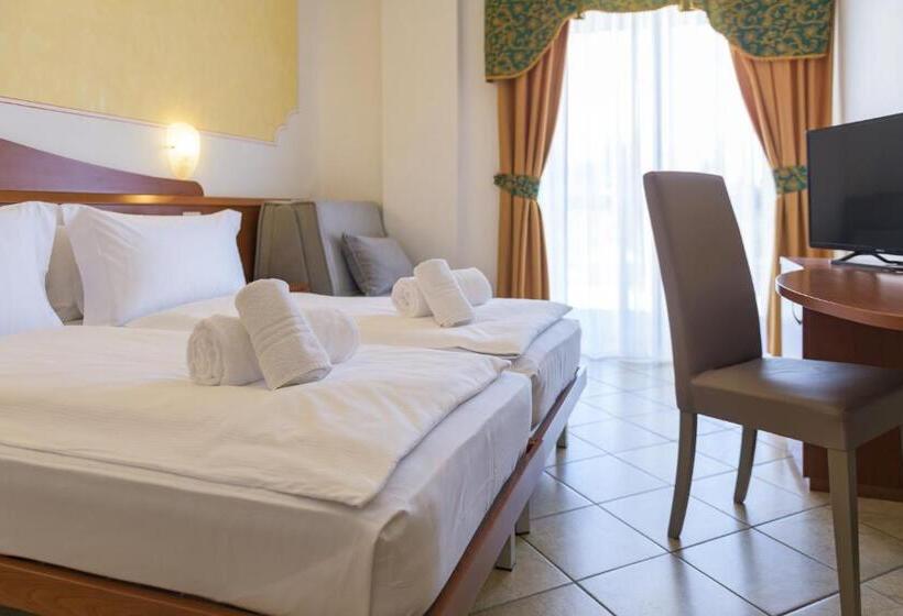 Economy Triple Room, Antico Monastero