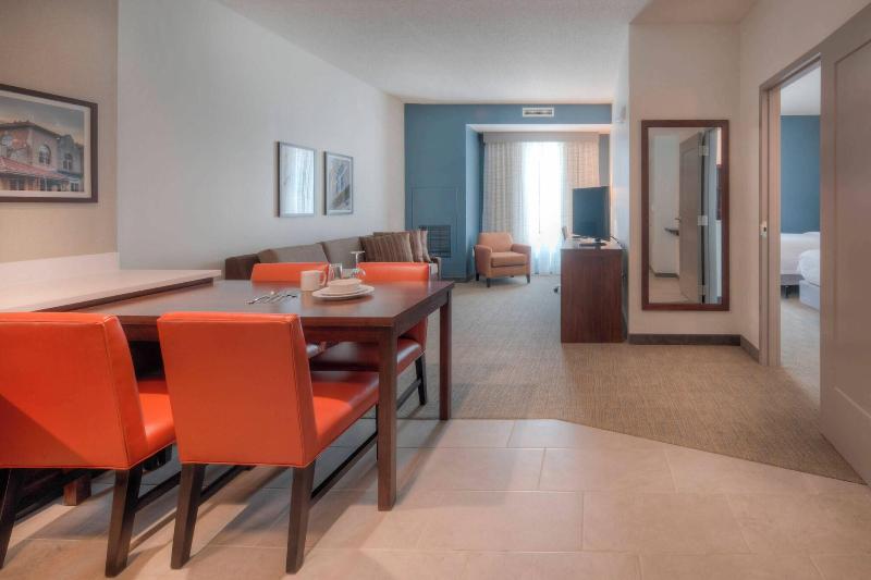 带大床的套房, Residence Inn By Marriott Raleigh Downtown