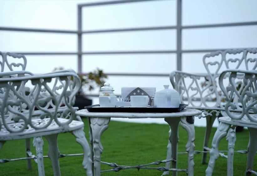 디럭스 스위트 킹 침대, Indraprastha Spa Resort