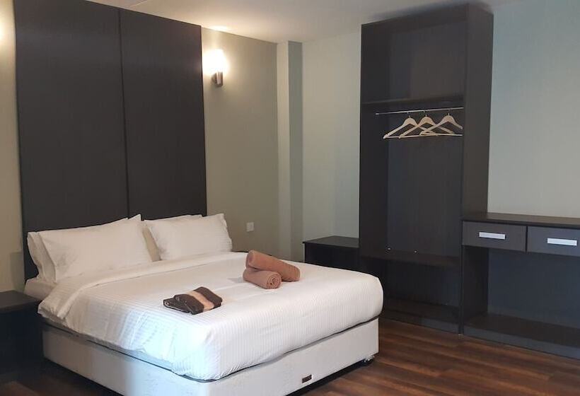 Номер Deluxe, The Chapter Suites &