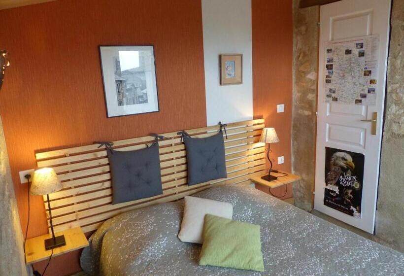 اتاق لوکس, La Maison Rouge
