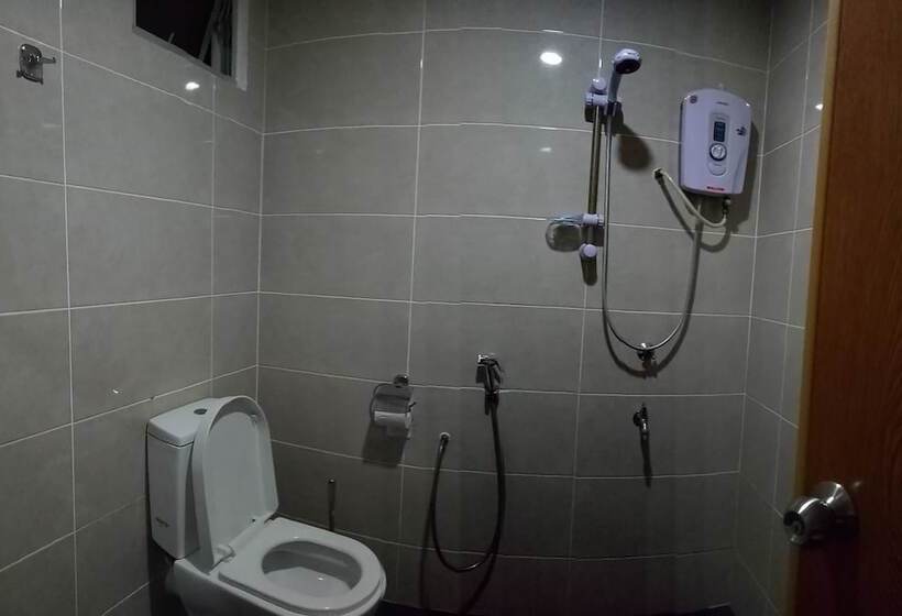 デラックスルーム, Hood   Hostel