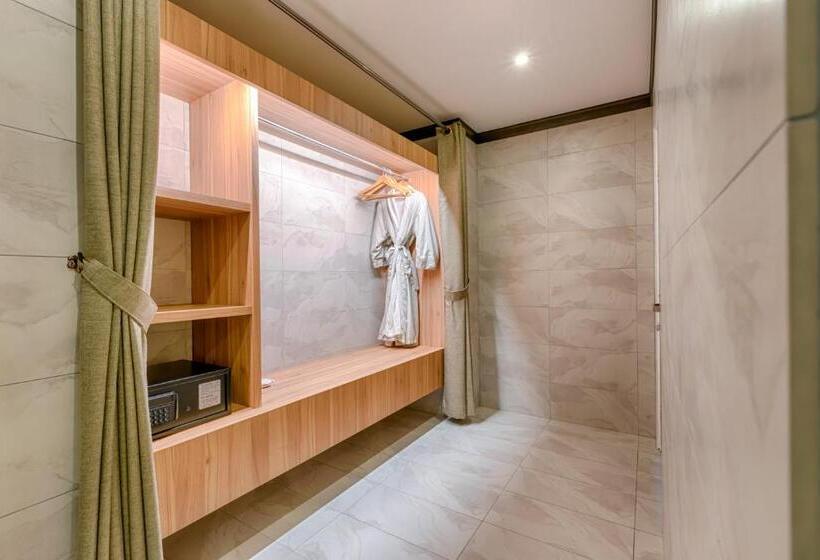 اتاق لوکس خانوادگی, Lot 33 Boutique