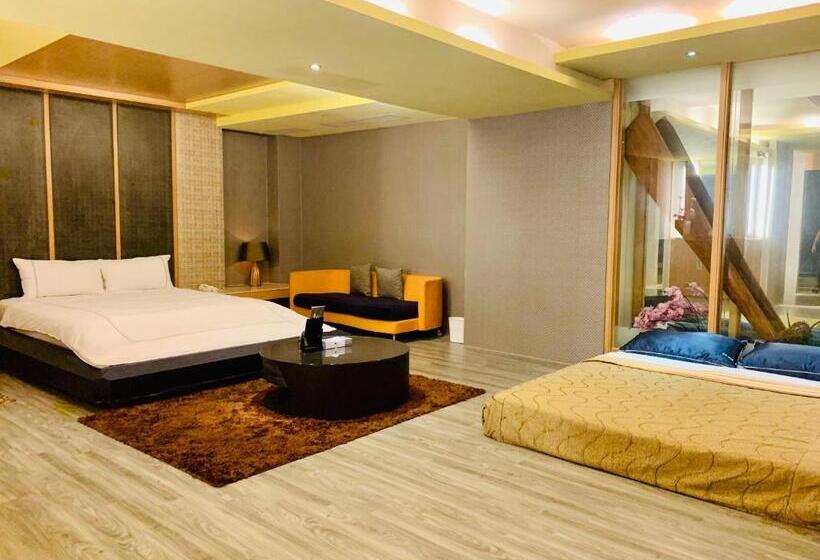 اتاق استاندارد چهار تخته, Her Home Spa Motel Chiayi
