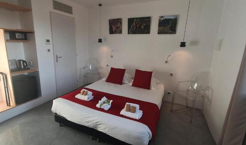 Трехместный Номер Superior, Contact Hôtel Le Minervois   Hôtel & Restaurant Au Nord De Carcassonne