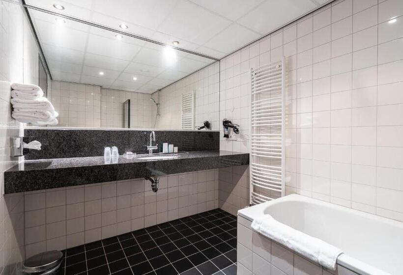 Номер Стандарт, Onderwijshotel De Rooi Pannen Eindhoven
